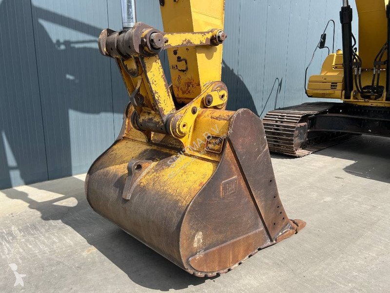 Excavator Caterpillar L