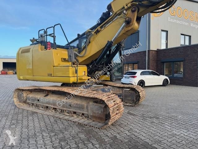 Lopatový nakládač Caterpillar