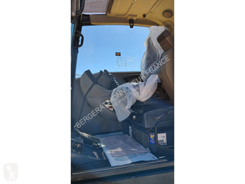 جرافة Yanmar SV120