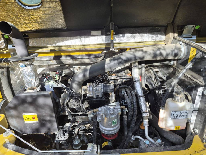 جرافة Komatsu PC80MR-5