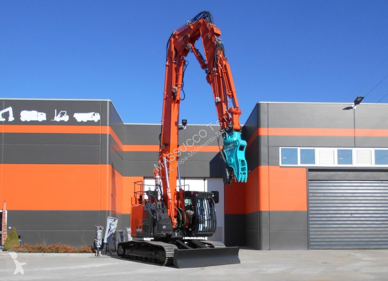 Экскаватор Hitachi ZX225-US6