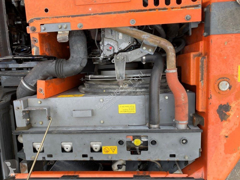 Экскаватор Hitachi ZX225 USBLC