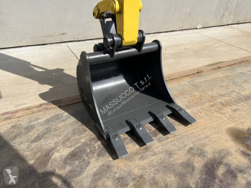 Escavatore New Holland E29B