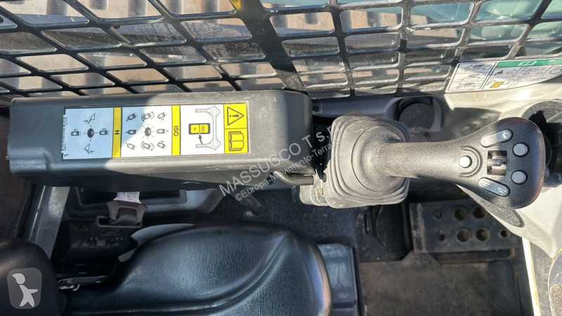 Lopatový nakládač Bobcat T590