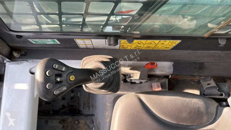 Lopatový nakládač Bobcat S100 4X4