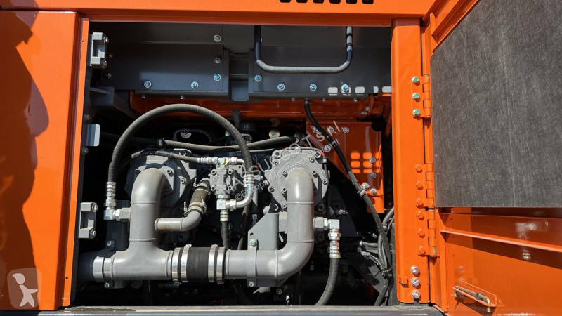 Escavatore Hitachi ZX690LCH-7