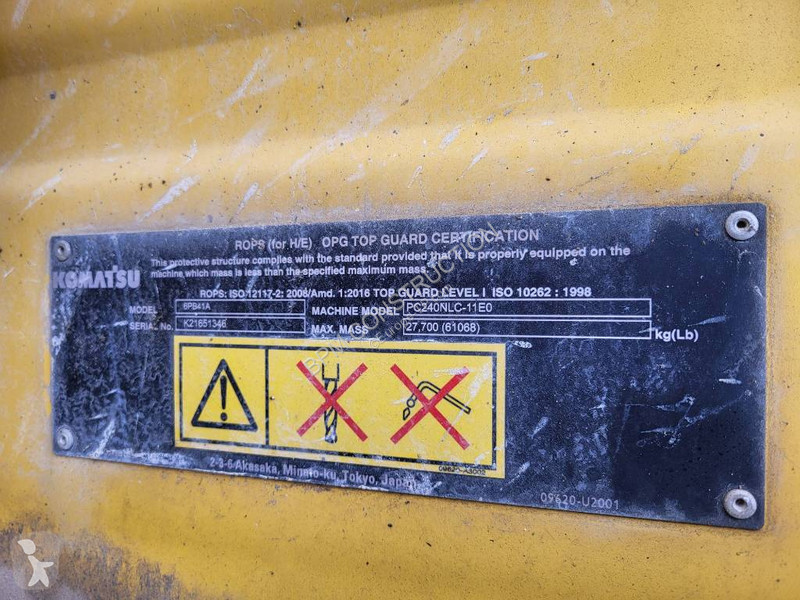 جرافة Komatsu 11
