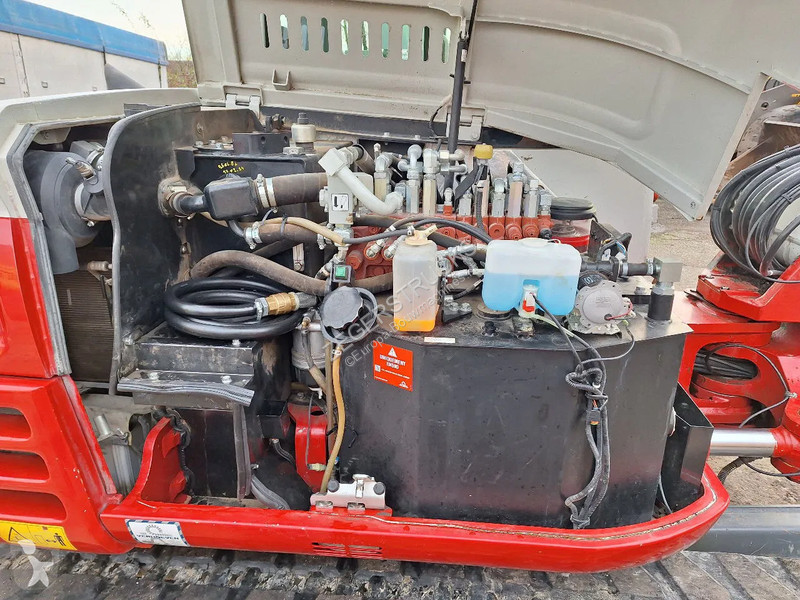 جرافة Takeuchi 2