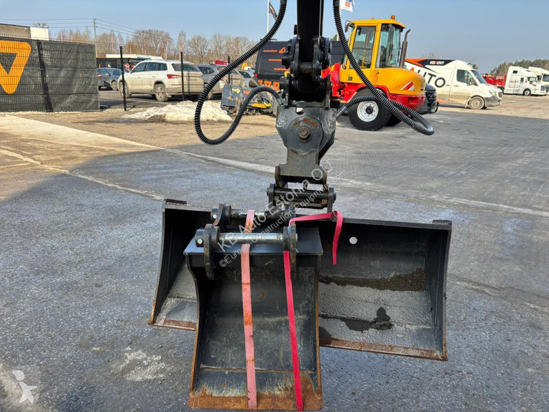 Rýpadlo  EC18 2 BUCKETS / TILT