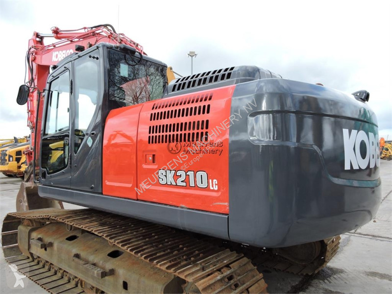 جرافة Kobelco SK210