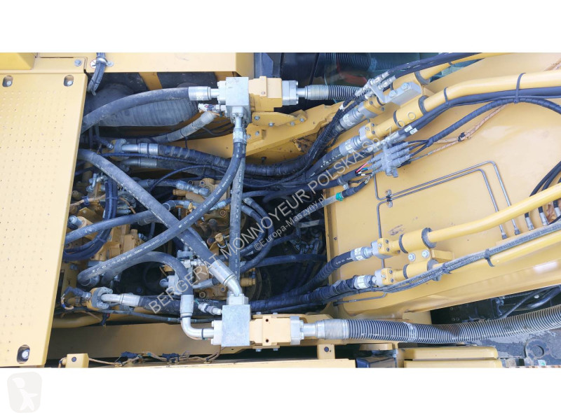 Lopatový nakládač Caterpillar 352