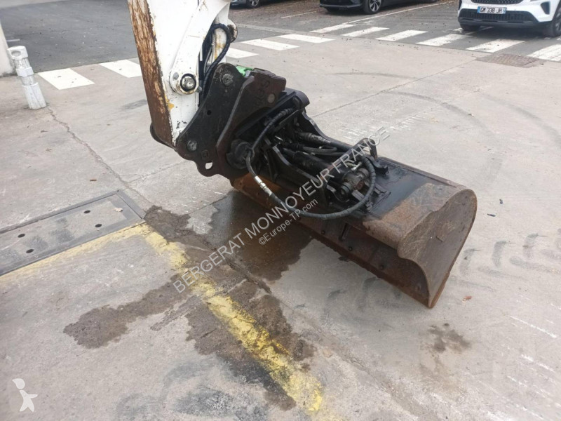 جرافة Yanmar SV100