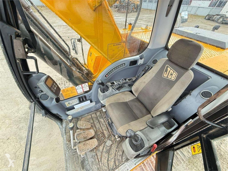 Lopatový nakládač JCB