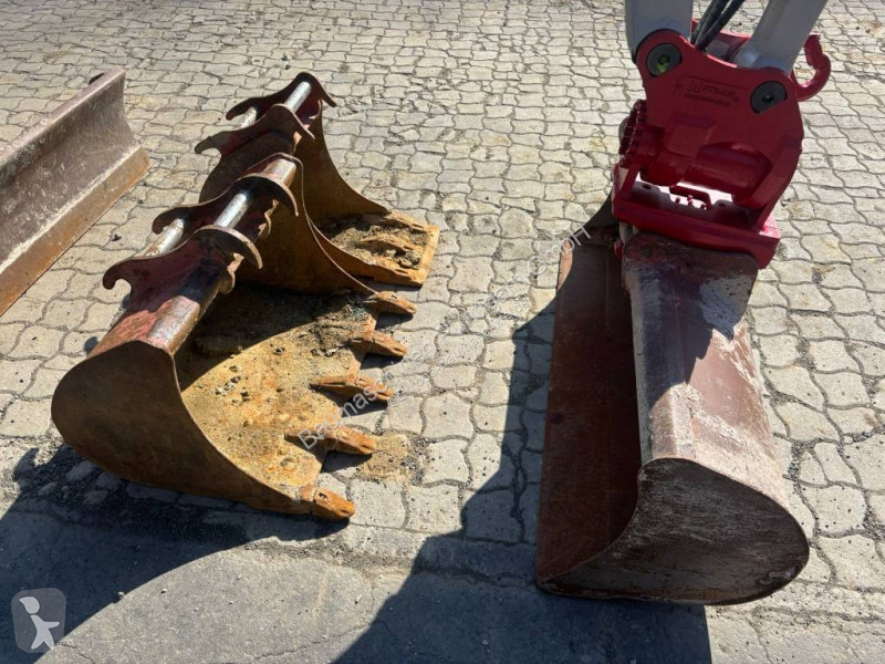 جرافة Takeuchi 230