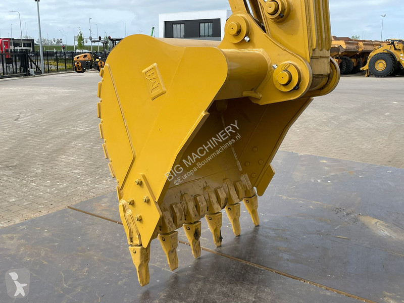 جرافة Caterpillar 3
