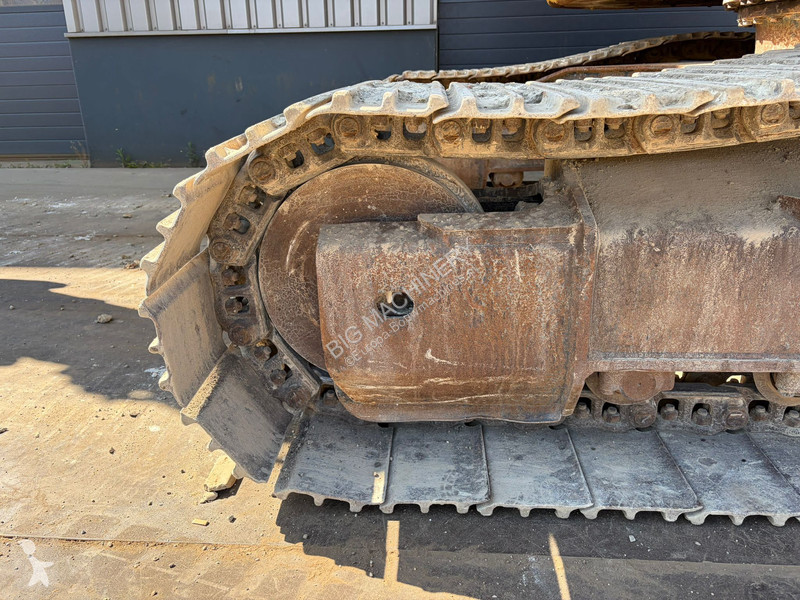 جرافة Komatsu 8