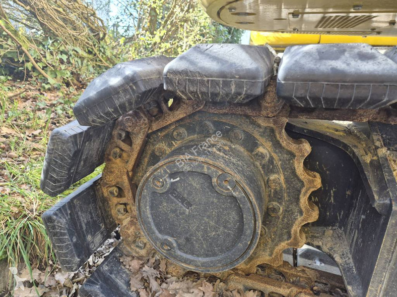 جرافة Komatsu PC80MR-5
