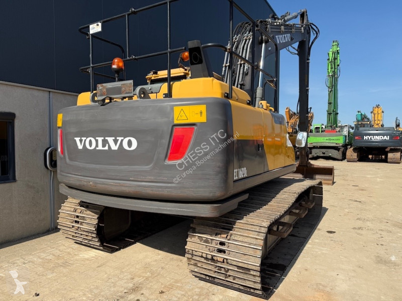 جرافة Volvo 160 D Long Reach - 180 - 220 - 140