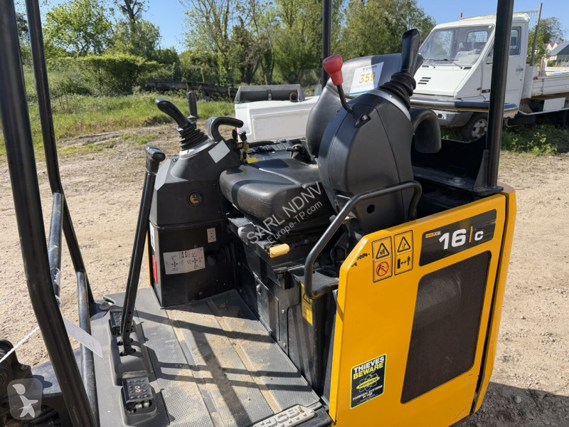 جرافة JCB