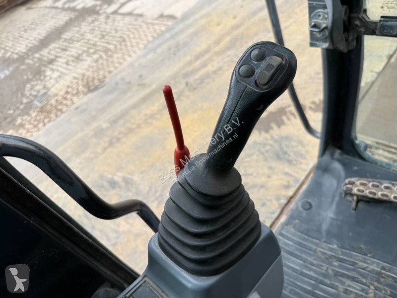 جرافة Hitachi - Quick Coupler / Automatic Greasing