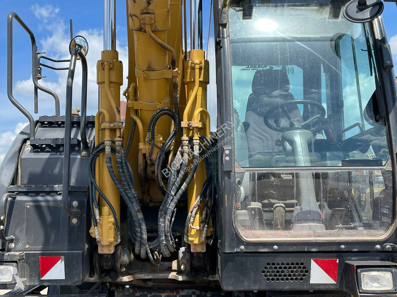 Lopatový nakládač Hitachi 5B