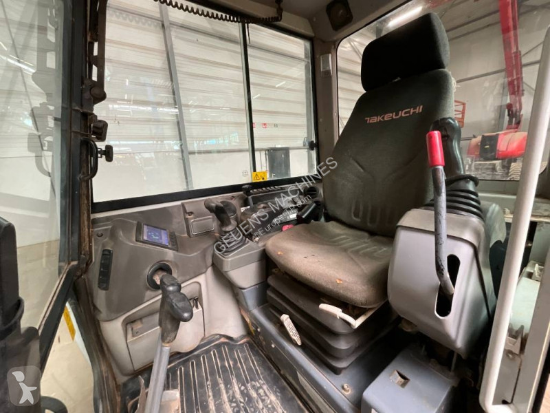 Lopatový nakládač Takeuchi 230