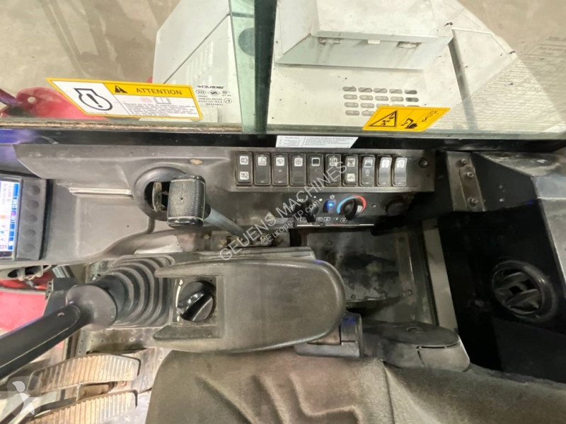 Lopatový nakládač Takeuchi 280