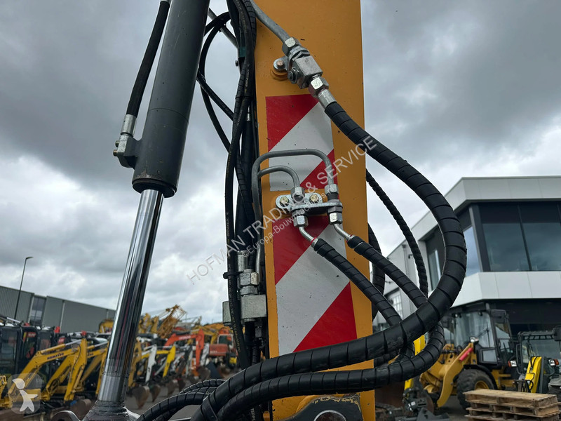 جرافة Liebherr Compact | Powertilt