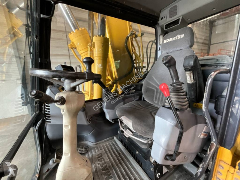 جرافة Komatsu 2207