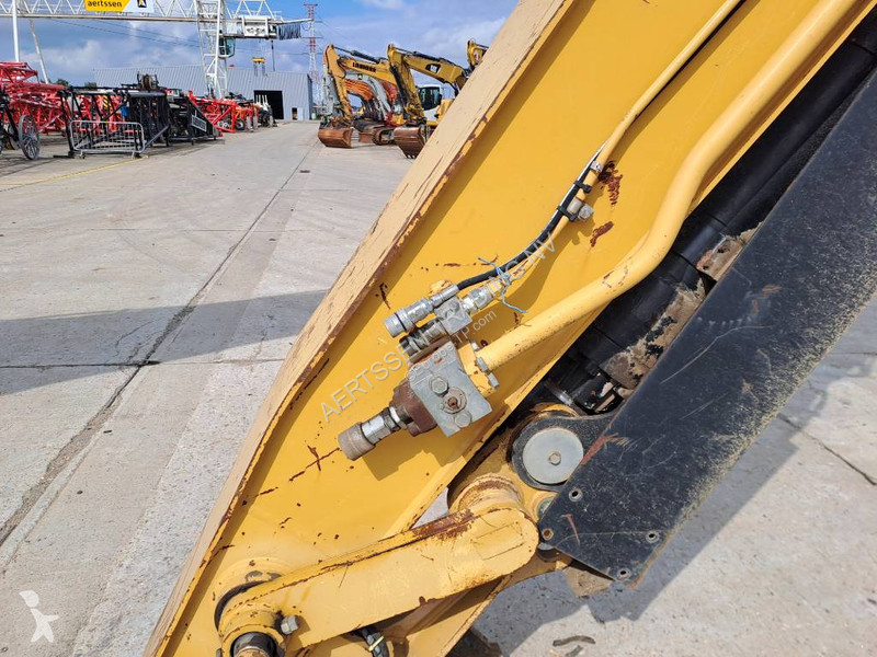 جرافة Caterpillar UHD