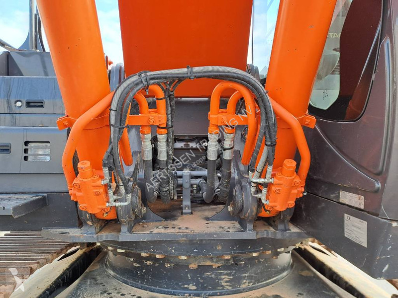Lopatový nakládač Hitachi 6