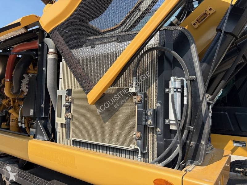 جرافة Caterpillar M318F