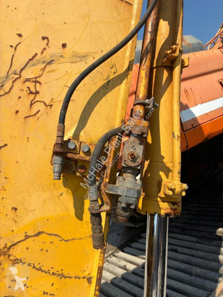 جرافة Komatsu LC8