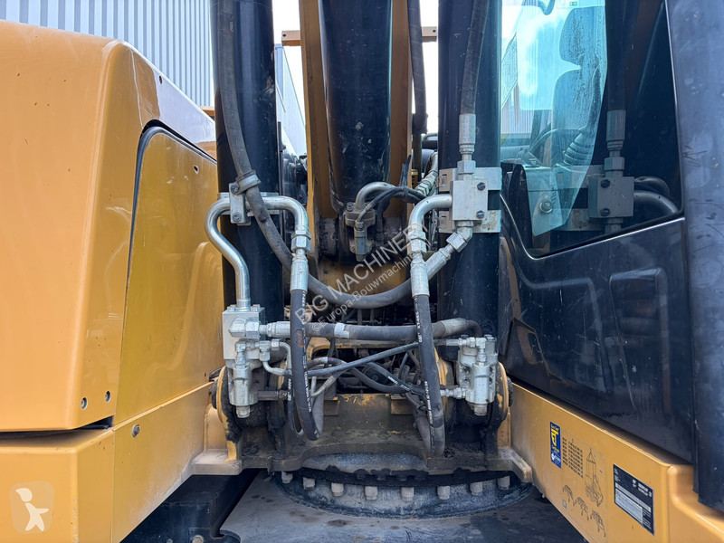 جرافة Caterpillar F