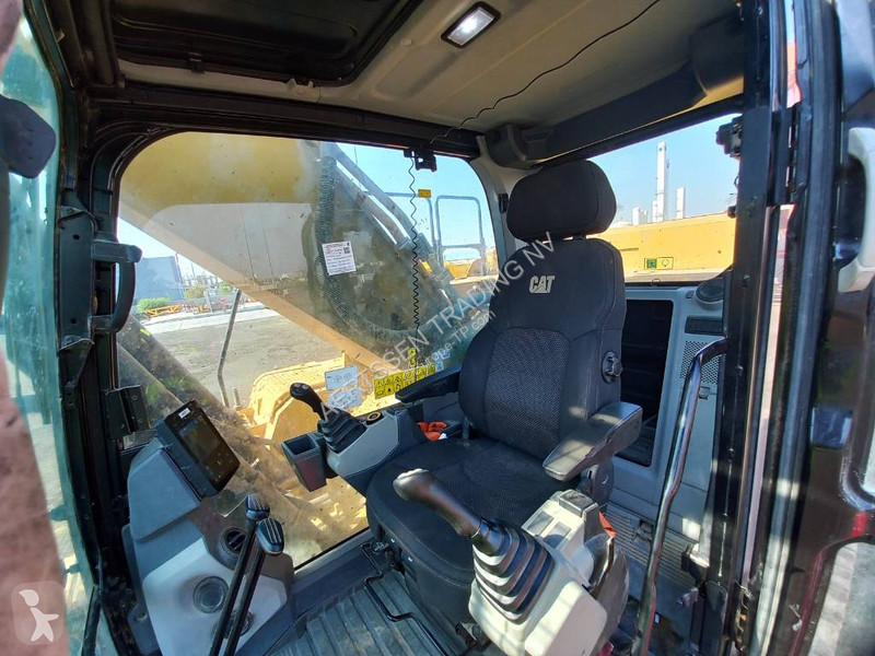 جرافة Caterpillar 350 (EXW - Abu Dhabi)