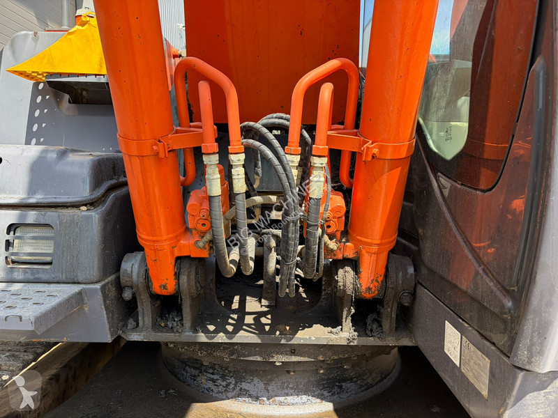 Rýpadlo Hitachi 5B