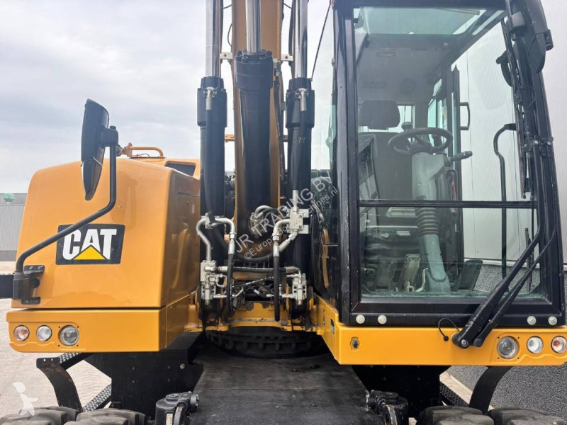جرافة Caterpillar F