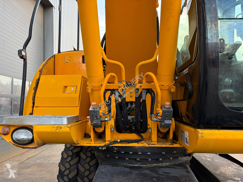 جرافة JCB
