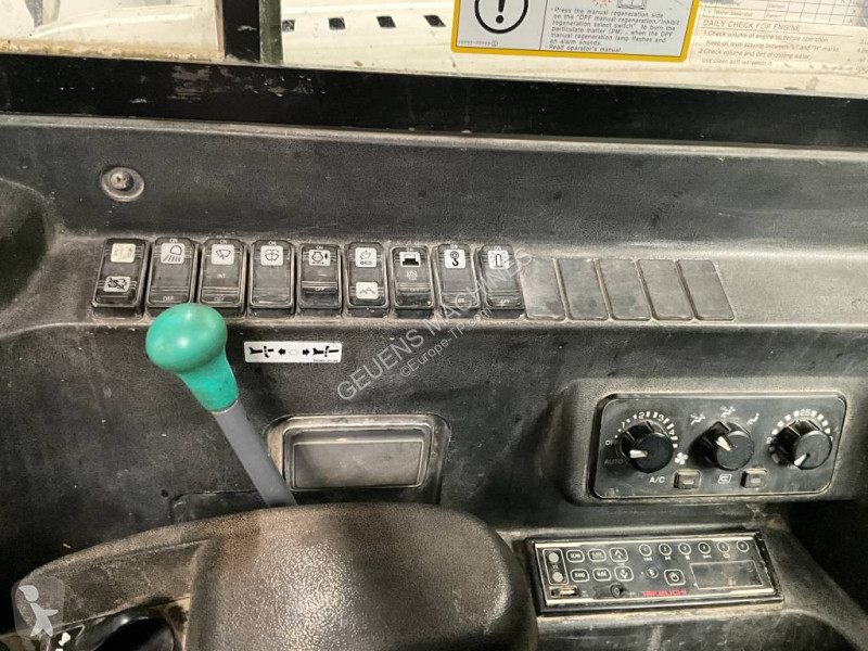 Lopatový nakládač Takeuchi 2902