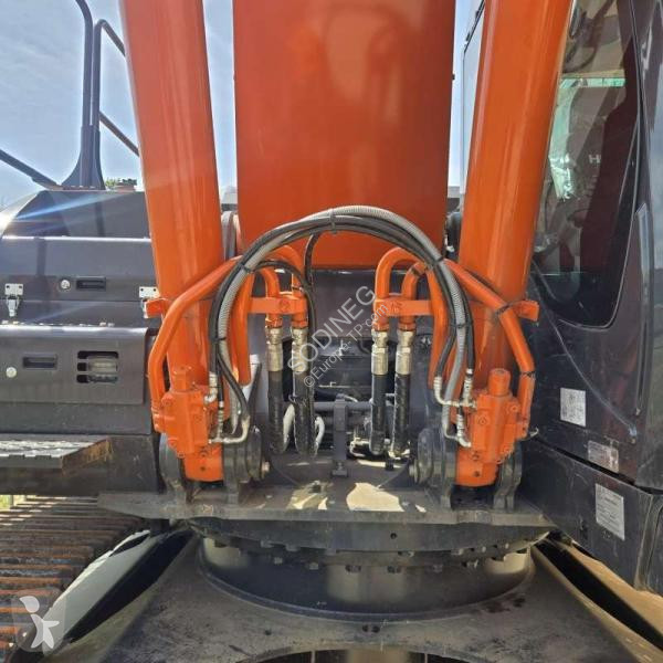 Lopatový nakládač Hitachi LCN7