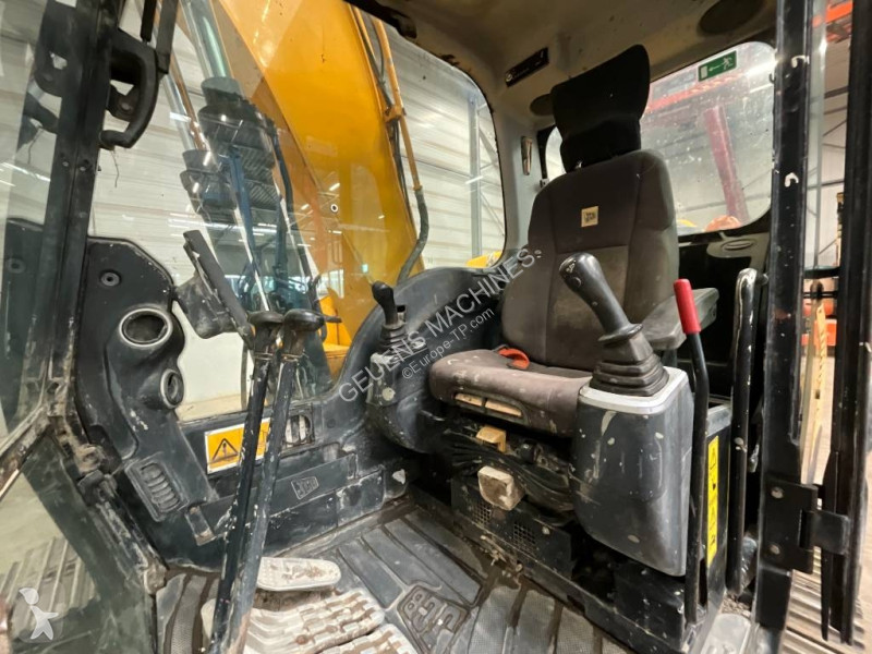 جرافة JCB JS 131 LC