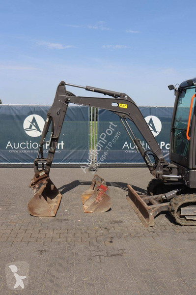 جرافة Volvo ECR25D