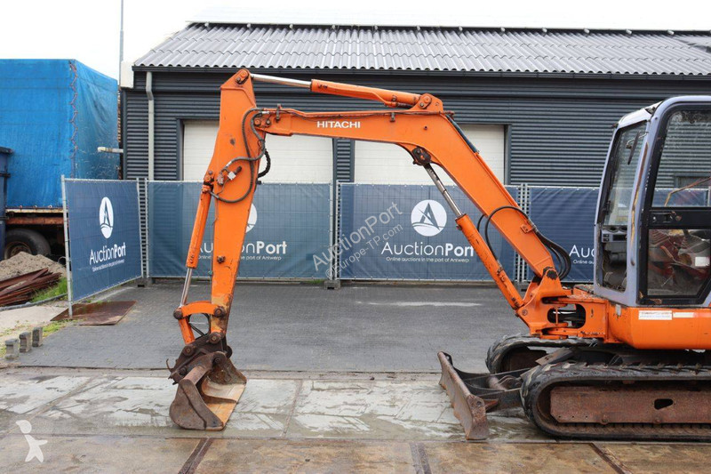 جرافة Hitachi 02
