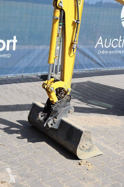 جرافة Komatsu PC16R-3HS