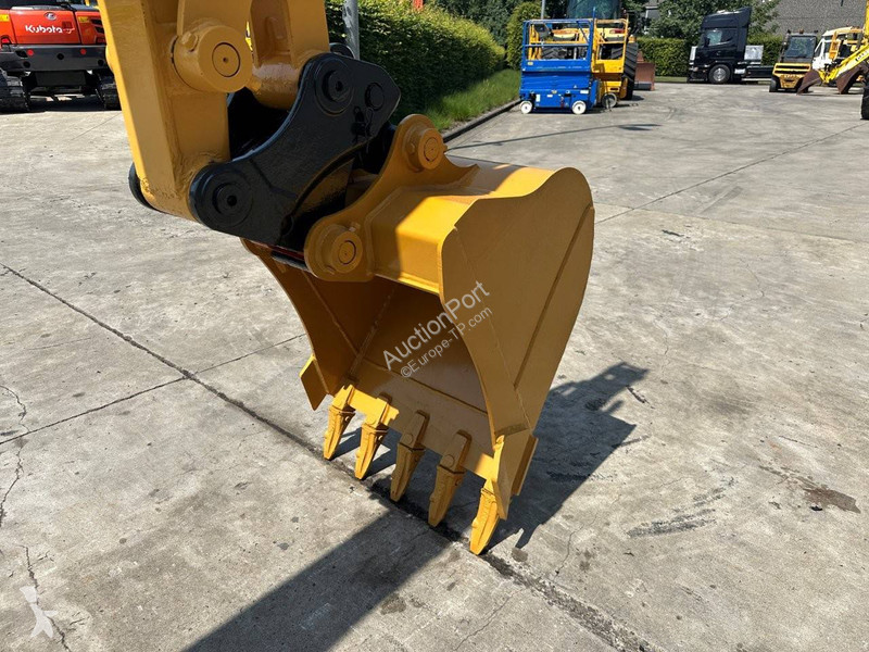 جرافة Komatsu 7