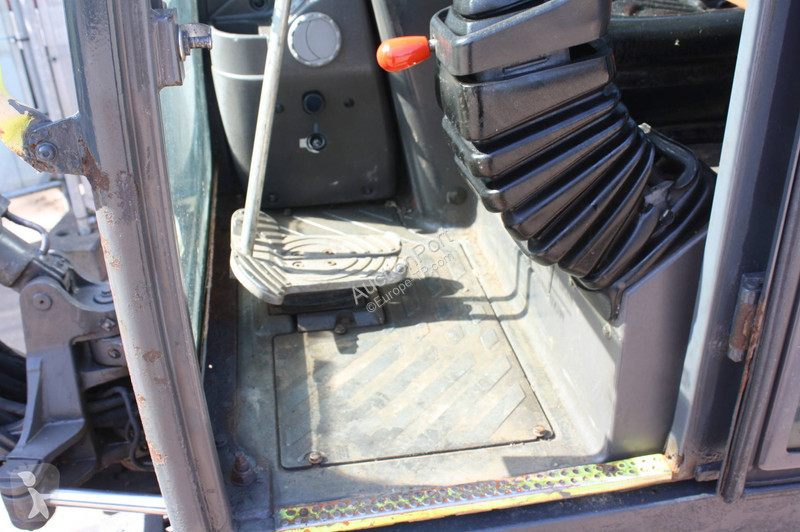 جرافة Volvo EC18E