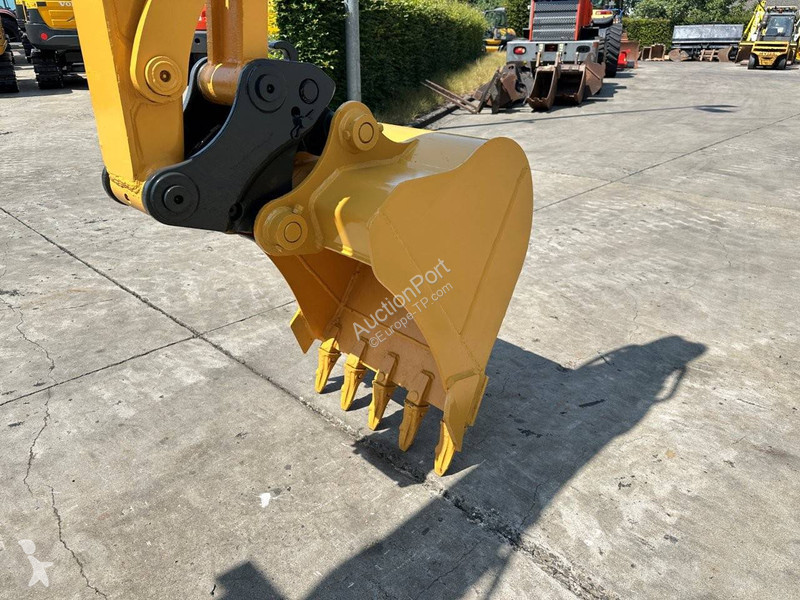 Rýpadlo Komatsu 7