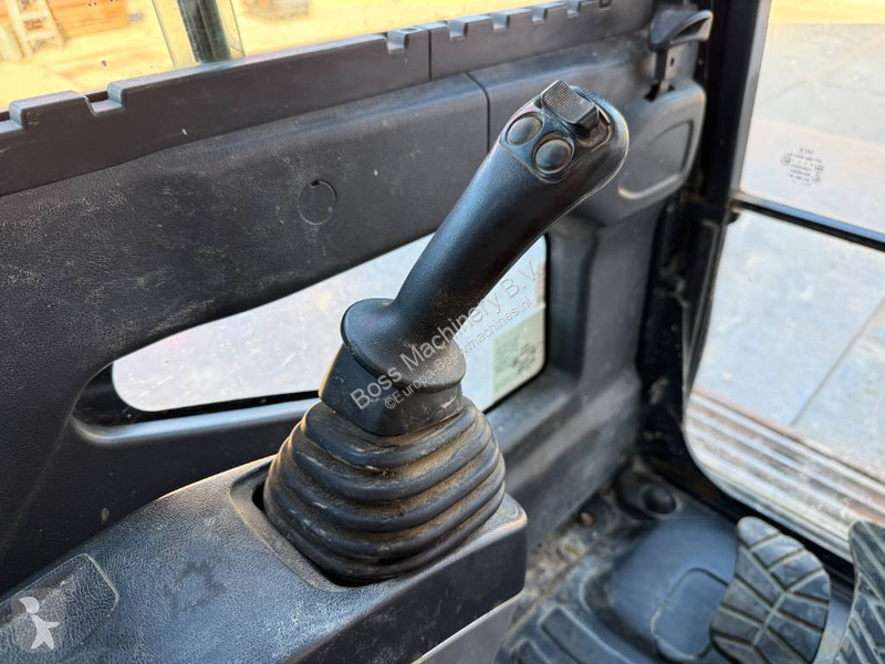 جرافة Hyundai - 360° Camera / Automatic Greasing