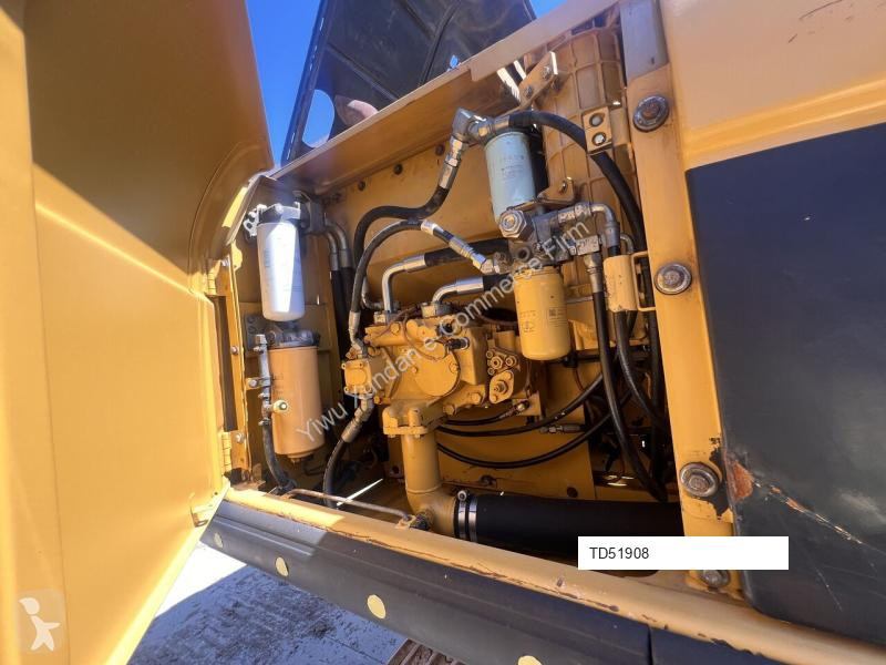 جرافة Caterpillar 2L