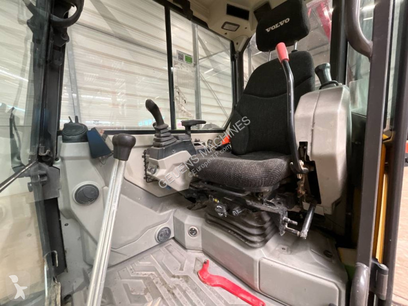 جرافة Volvo ECR F
